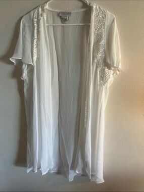 Flora Nikrooz White Sheer Chiffon Lace-Trim Robe